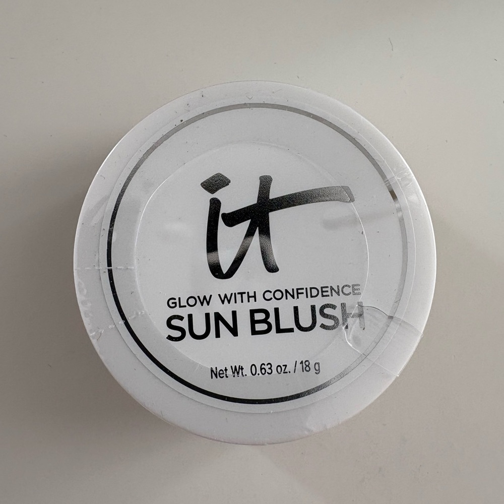 IT COSMETICS
Glow with Confidence Sun Cream Blush with Hyaluronic Acid in 30